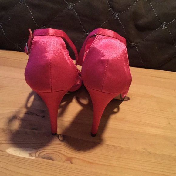 Cute heels! - Picture 4 of 4